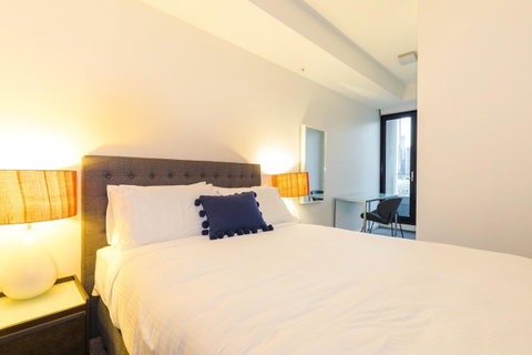 Waterfront Melbourne Apartments - Accommodation Burleigh 35