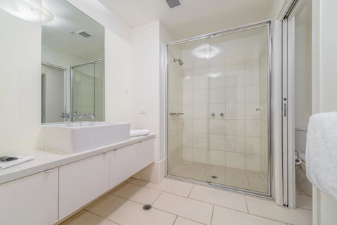 Waterfront Melbourne Apartments - Accommodation Burleigh 32