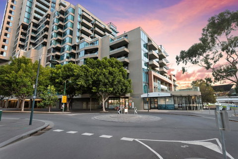 Waterfront Melbourne Apartments - Accommodation Burleigh 21
