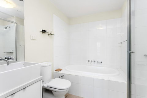 Waterfront Melbourne Apartments - Accommodation Burleigh 26