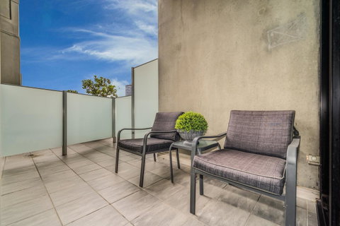 Waterfront Melbourne Apartments - Accommodation Burleigh 30