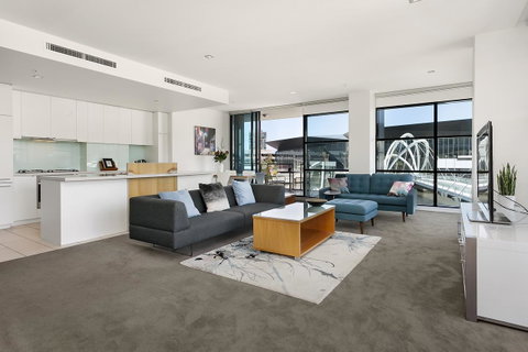 Waterfront Melbourne Apartments - Accommodation Burleigh 1