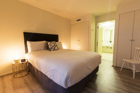 Waterfront Melbourne Apartments - Accommodation Burleigh 39