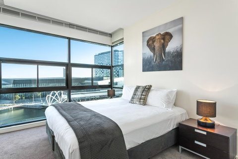 Waterfront Melbourne Apartments - Accommodation Burleigh 7
