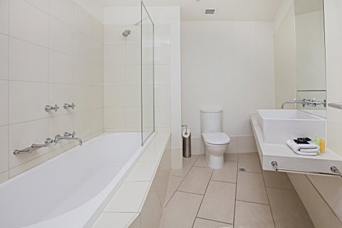 Waterfront Melbourne Apartments - Accommodation Burleigh 29