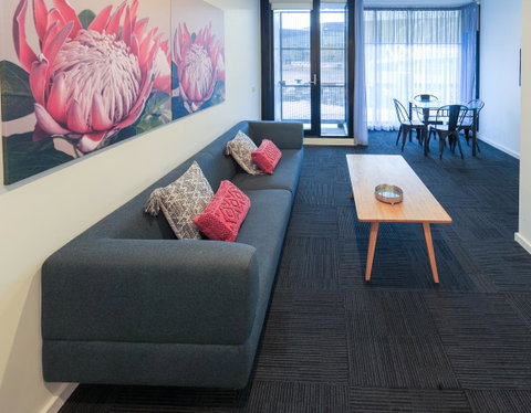 Waterfront Melbourne Apartments - Accommodation Burleigh 19