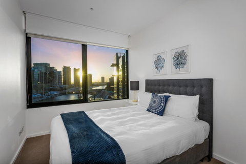 Waterfront Melbourne Apartments - Accommodation Burleigh 2