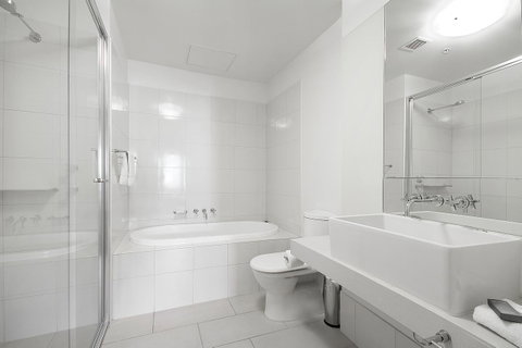 Waterfront Melbourne Apartments - Accommodation Burleigh 5