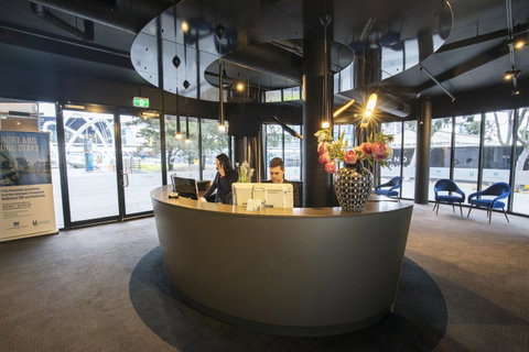 Waterfront Melbourne Apartments - Accommodation Burleigh 6