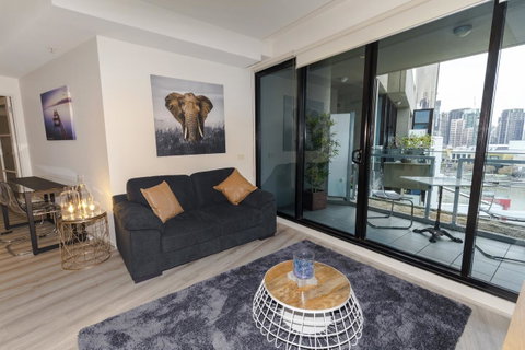 Waterfront Melbourne Apartments - Accommodation Burleigh 42