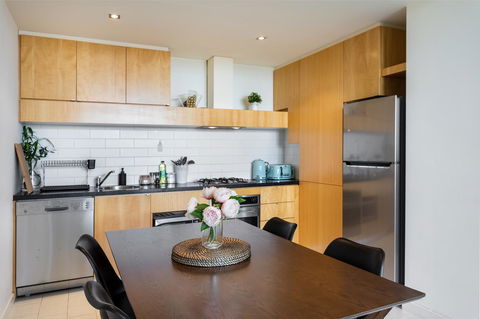 La Maison - Great View, Free Parking, Pool, Gym, Perfectly Located 2BR Apartment - Accommodation Burleigh 12