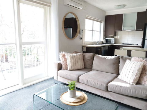 North Melbourne Retreat - Accommodation Burleigh 3