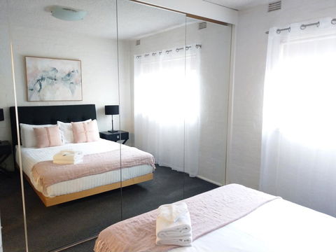 North Melbourne Retreat - Accommodation Burleigh 6