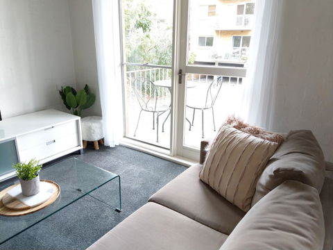 North Melbourne Retreat - Accommodation Burleigh 11