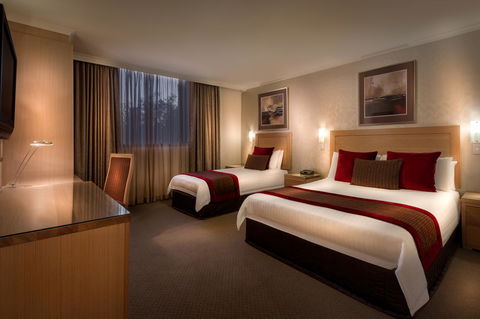BEST WESTERN PLUS Travel Inn - Accommodation Burleigh 25
