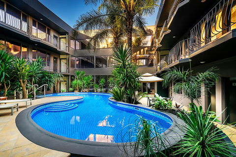 BEST WESTERN PLUS Travel Inn - Accommodation Burleigh 1