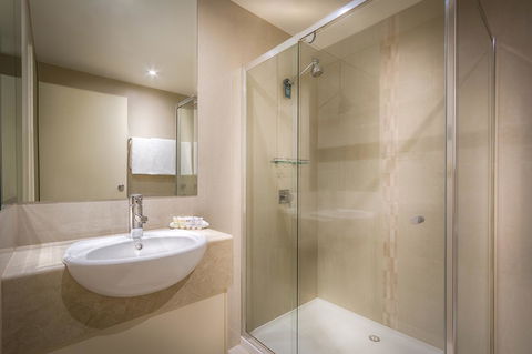 BEST WESTERN PLUS Travel Inn - Accommodation Burleigh 34