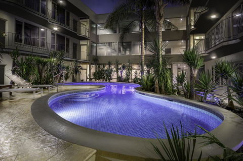 BEST WESTERN PLUS Travel Inn - Accommodation Burleigh 2