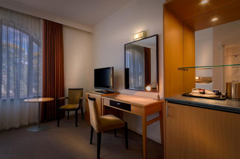 BEST WESTERN PLUS Travel Inn - Accommodation Burleigh 27