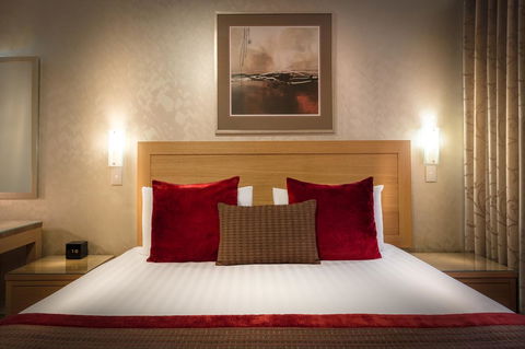BEST WESTERN PLUS Travel Inn - Accommodation Burleigh 29