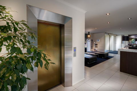 BEST WESTERN PLUS Travel Inn - Accommodation Burleigh 22