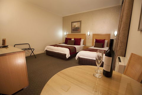 BEST WESTERN PLUS Travel Inn - Accommodation Burleigh 35