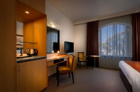 BEST WESTERN PLUS Travel Inn - Accommodation Burleigh 23