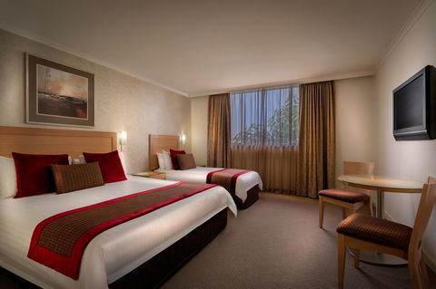 BEST WESTERN PLUS Travel Inn - Accommodation Burleigh 30