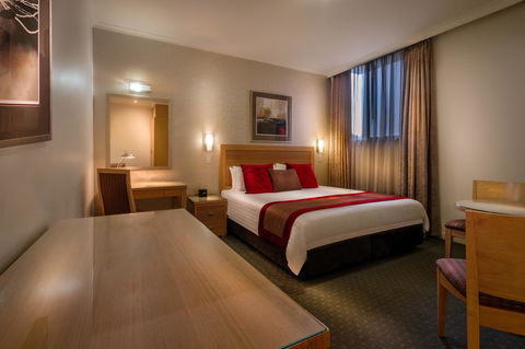 BEST WESTERN PLUS Travel Inn - Accommodation Burleigh 40