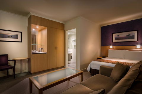 BEST WESTERN PLUS Travel Inn - Accommodation Burleigh 33