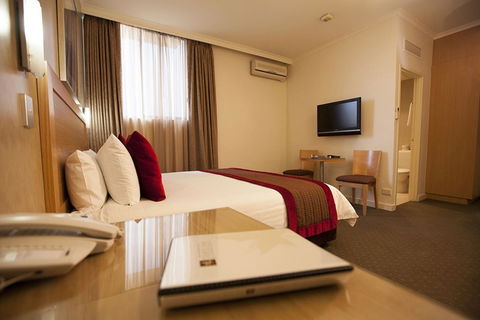 BEST WESTERN PLUS Travel Inn - Accommodation Burleigh 41