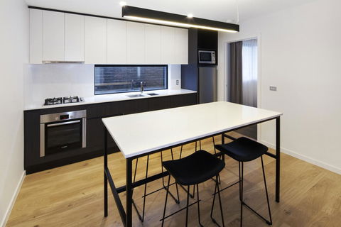 Lakes Edge Apartments - Accommodation Burleigh 6