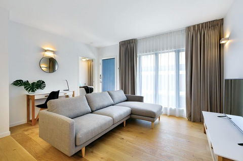 Lakes Edge Apartments - Accommodation Burleigh 4