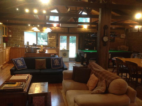 Mud Hollow Barn - Accommodation Burleigh 10