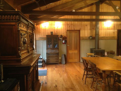 Mud Hollow Barn - Accommodation Burleigh 9