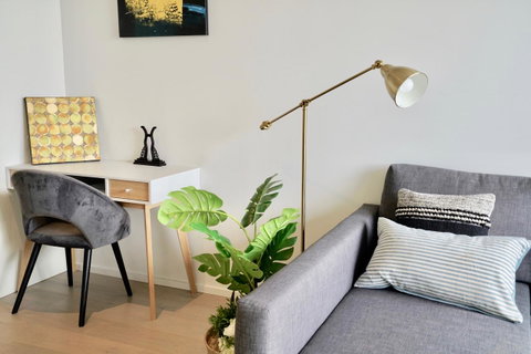 Pride Docklands Waterfront Apartment City View - Accommodation Burleigh 15