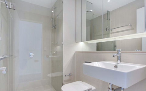 Pride Docklands Waterfront Apartment City View - Accommodation Burleigh 16