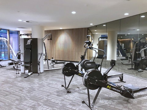 Pride Docklands Waterfront Apartment City View - Accommodation Burleigh 36
