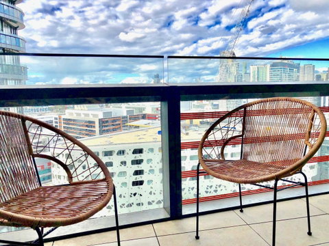 Pride Docklands Waterfront Apartment City View - Accommodation Burleigh 31