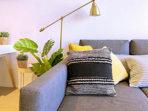 Pride Docklands Waterfront Apartment City View - Accommodation Burleigh 33