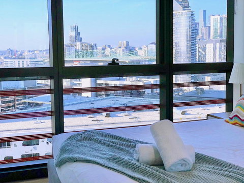 Pride Docklands Waterfront Apartment City View - Accommodation Burleigh 27