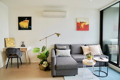 Pride Docklands Waterfront Apartment City View - Accommodation Burleigh 7