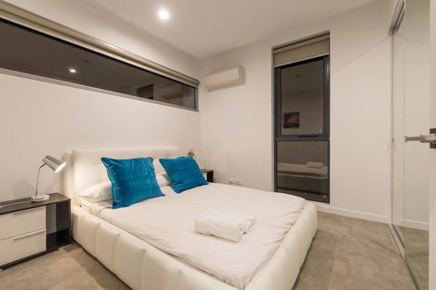 Doncaster Private Collection 2 Bed Townhouse@Pearl - Accommodation Burleigh 8