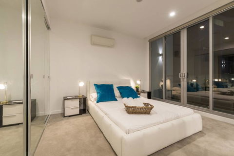 Doncaster Private Collection 2 Bed Townhouse@Pearl - Accommodation Burleigh 6