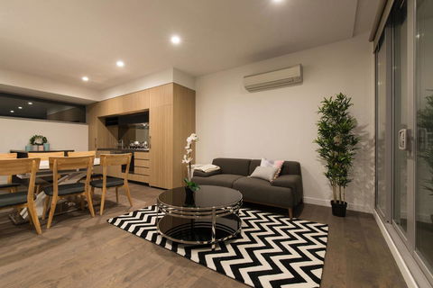 Doncaster Private Collection 2 Bed Townhouse@Pearl - Accommodation Burleigh 3