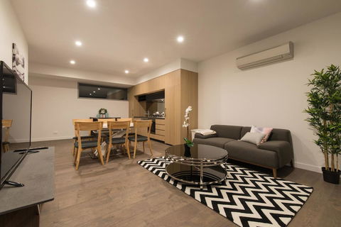 Doncaster Private Collection 2 Bed Townhouse@Pearl - Accommodation Burleigh 0