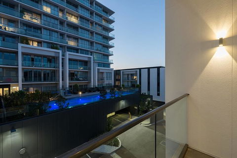 Doncaster Private Collection 2 Bed Townhouse@Pearl - Accommodation Burleigh 10