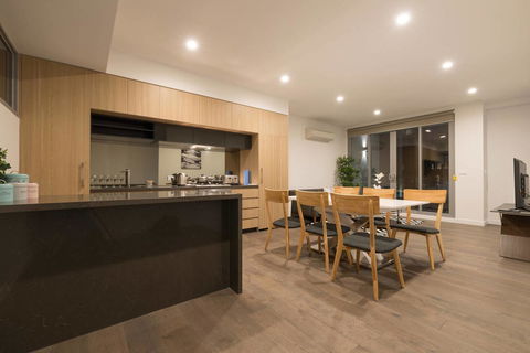 Doncaster Private Collection 2 Bed Townhouse@Pearl - Accommodation Burleigh 2