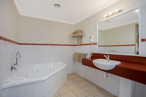 Comfort Inn Warrnambool International - Accommodation Burleigh 11