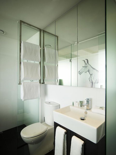 The Cullen Melbourne - Art Series - Accommodation Burleigh 6